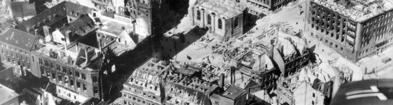 Luftbildaufnahme einer Trümmerlandschaft über dem Ruhrgebiet © Foto: Ruhrmuseum, Stadtbildstelle der Stadt Essen